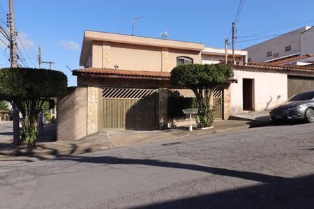 Casa à venda com 199m², 3 quartos e 2 vagasFachada