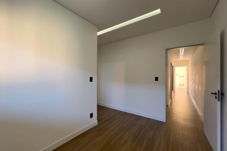 Casa à venda com 192m², 4 quartos e 2 vagasSuíte