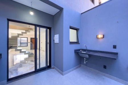 Casa à venda com 192m², 4 quartos e 2 vagasQuintal