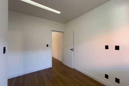 Casa à venda com 192m², 4 quartos e 2 vagasSuíte