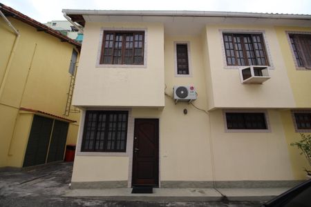 Casa de condomínio à venda com 65m², 2 quartos e 1 vagaFachada