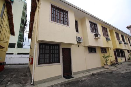 Casa de condomínio à venda com 65m², 2 quartos e 1 vagaFachada