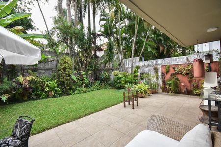 Casa de condomínio à venda com 280m², 4 quartos e 4 vagasQuintal