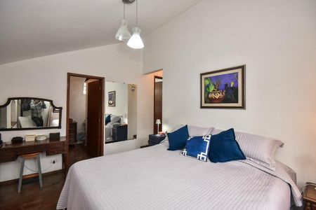 Casa de condomínio à venda com 280m², 4 quartos e 4 vagasSuíte 1