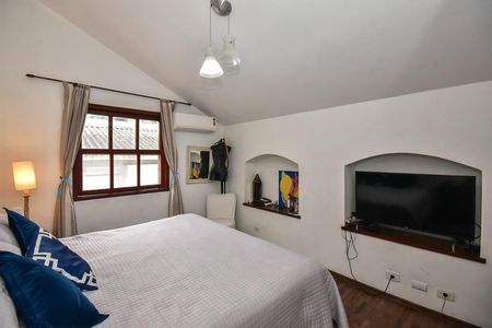 Casa de condomínio à venda com 280m², 4 quartos e 4 vagasSuíte 1