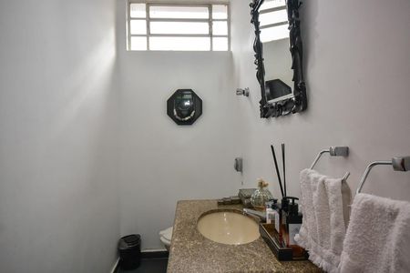 Casa de condomínio à venda com 280m², 4 quartos e 4 vagasLavabo