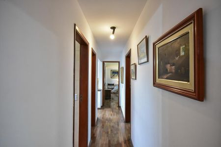 Casa de condomínio à venda com 280m², 4 quartos e 4 vagasCorredor 2