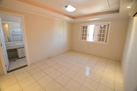 Casa à venda com 270m², 3 quartos e 3 vagasSuíte