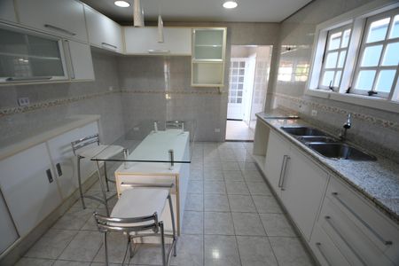 Casa à venda com 270m², 3 quartos e 3 vagasCozinha