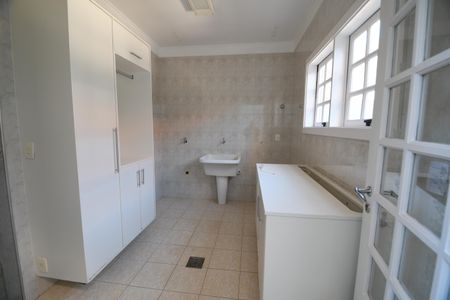 Casa à venda com 270m², 3 quartos e 3 vagasÁrea de Serviço