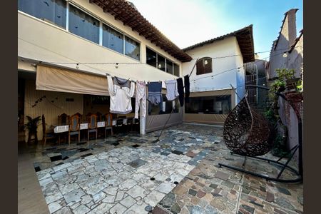 Casa à venda com 500m², 6 quartos e 3 vagas Casa à venda com 500m², 6 quartos e 3 vagasChurrasqueira