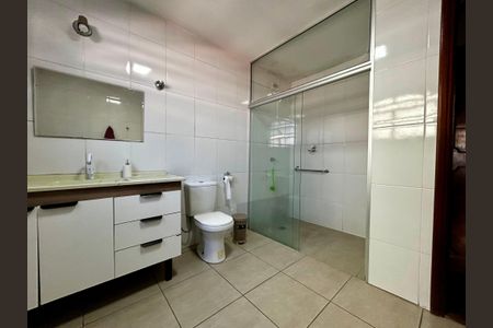 Casa à venda com 500m², 6 quartos e 3 vagas Casa à venda com 500m², 6 quartos e 3 vagasBanheiro da Suíte 1