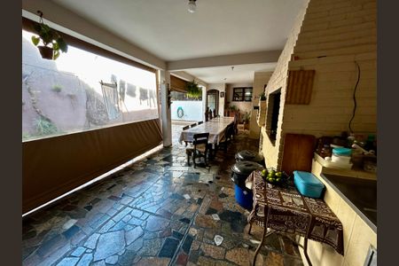 Casa à venda com 500m², 6 quartos e 3 vagas Casa à venda com 500m², 6 quartos e 3 vagasChurrasqueira