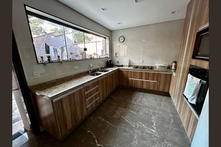 Casa à venda com 500m², 6 quartos e 3 vagas Casa à venda com 500m², 6 quartos e 3 vagasCozinha