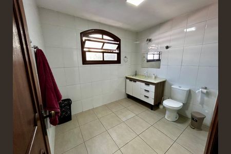 Casa à venda com 500m², 6 quartos e 3 vagas Casa à venda com 500m², 6 quartos e 3 vagasBanheiro da Suíte 1