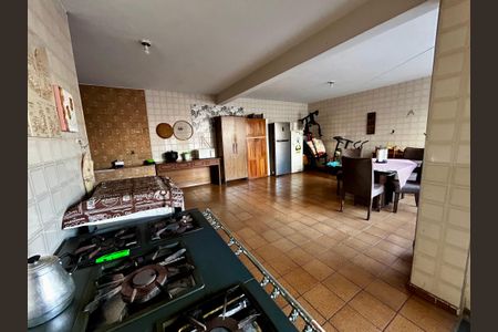 Casa à venda com 500m², 6 quartos e 3 vagas Casa à venda com 500m², 6 quartos e 3 vagasChurrasqueira