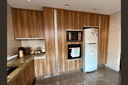 Casa à venda com 500m², 6 quartos e 3 vagas Casa à venda com 500m², 6 quartos e 3 vagasCozinha