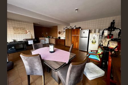 Casa à venda com 500m², 6 quartos e 3 vagas Casa à venda com 500m², 6 quartos e 3 vagasChurrasqueira
