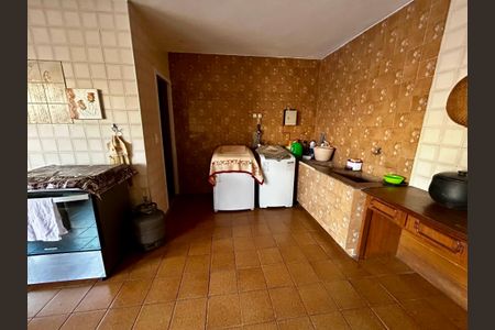 Casa à venda com 500m², 6 quartos e 3 vagas Casa à venda com 500m², 6 quartos e 3 vagasÁrea de Serviço