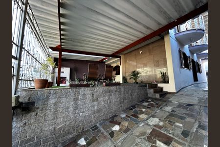 Casa à venda com 500m², 6 quartos e 3 vagas Casa à venda com 500m², 6 quartos e 3 vagasGaragem