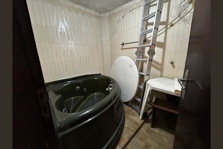 Casa à venda com 500m², 6 quartos e 3 vagas Casa à venda com 500m², 6 quartos e 3 vagasEdícula - Banheira