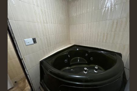 Casa à venda com 500m², 6 quartos e 3 vagas Casa à venda com 500m², 6 quartos e 3 vagasEdícula - Banheira