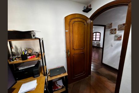Casa à venda com 500m², 6 quartos e 3 vagas Casa à venda com 500m², 6 quartos e 3 vagasEscritório