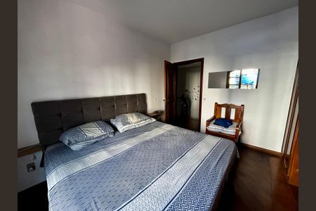 Casa à venda com 500m², 6 quartos e 3 vagas Casa à venda com 500m², 6 quartos e 3 vagasQuarto 1
