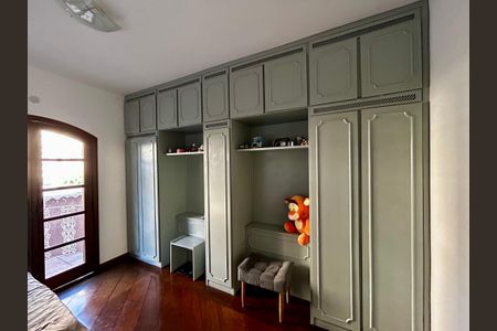 Casa à venda com 500m², 6 quartos e 3 vagas Casa à venda com 500m², 6 quartos e 3 vagasQuarto 2