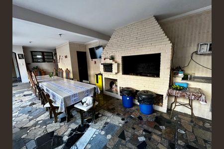 Casa à venda com 500m², 6 quartos e 3 vagas Casa à venda com 500m², 6 quartos e 3 vagasChurrasqueira