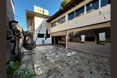 Casa à venda com 500m², 6 quartos e 3 vagas Casa à venda com 500m², 6 quartos e 3 vagasChurrasqueira