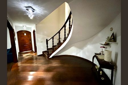 Casa à venda com 500m², 6 quartos e 3 vagas Casa à venda com 500m², 6 quartos e 3 vagasEntrada