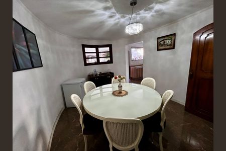 Casa à venda com 500m², 6 quartos e 3 vagas Casa à venda com 500m², 6 quartos e 3 vagasCopa