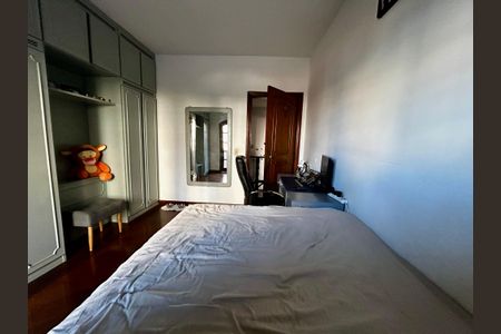 Casa à venda com 500m², 6 quartos e 3 vagas Casa à venda com 500m², 6 quartos e 3 vagasQuarto 2