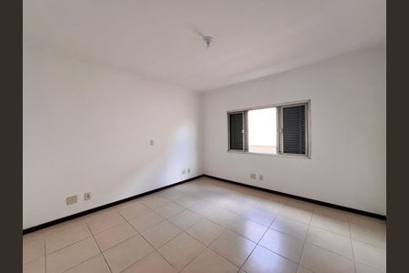 Casa para alugar com 200m², 3 quartos e 2 vagas Casa para alugar com 200m², 3 quartos e 2 vagasSuíte 3