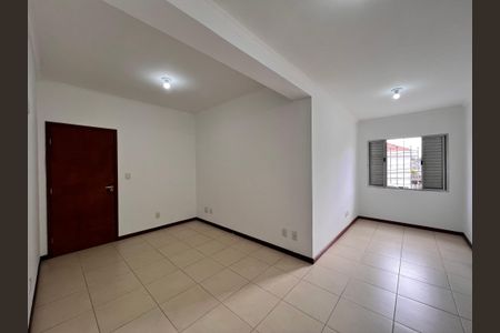 Casa para alugar com 200m², 3 quartos e 2 vagas Casa para alugar com 200m², 3 quartos e 2 vagasSuíte 2