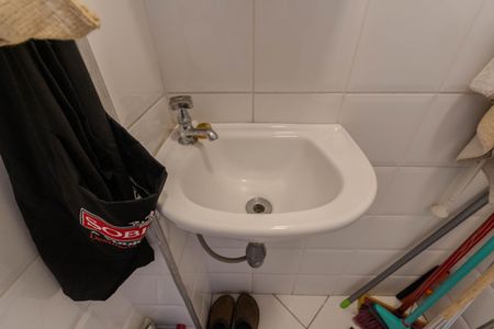 Apartamento à venda com 94m², 2 quartos e 1 vaga Apartamento à venda com 94m², 2 quartos e 1 vagaBanheiro de Serviço