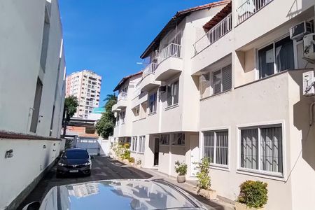 Casa de condomínio à venda com 110m², 3 quartos e 1 vagaFachada
