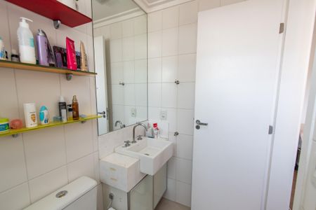 Apartamento à venda com 89m², 2 quartos e 2 vagas Apartamento à venda com 89m², 2 quartos e 2 vagasBanheiro da suíte 1