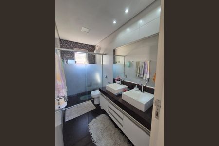 Apartamento à venda com 200m², 4 quartos e 3 vagas Apartamento à venda com 200m², 4 quartos e 3 vagasBanheiro Social