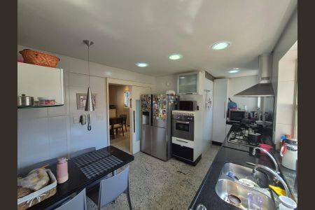 Apartamento à venda com 200m², 4 quartos e 3 vagas Apartamento à venda com 200m², 4 quartos e 3 vagasCozinha