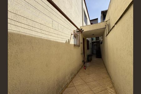 Casa à venda com 154m², 4 quartos e 2 vagas Casa à venda com 154m², 4 quartos e 2 vagasCorredor