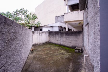 Casa para alugar com 373m², 2 quartos e sem vaga Casa para alugar com 373m², 2 quartos e sem vagaQuintal