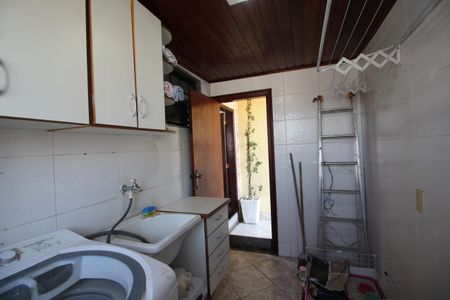 Casa à venda com 135m², 3 quartos e 1 vagaÁrea de Serviço