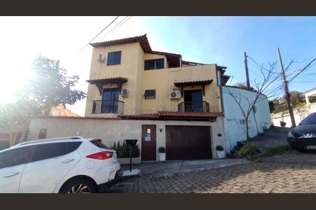 Casa à venda com 135m², 3 quartos e 1 vagaFachada