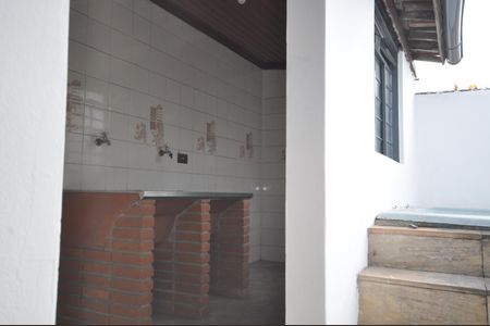 Casa à venda com 129m², 3 quartos e 1 vagaÁrea de Serviço