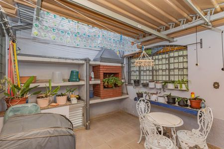 Casa à venda com 117m², 2 quartos e 1 vagaÁrea de Serviço