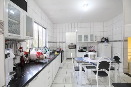 Casa à venda com 270m², 5 quartos e 3 vagasCozinha