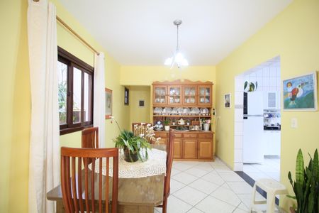 Casa à venda com 270m², 5 quartos e 3 vagasSala