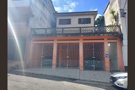 Casa à venda com 270m², 5 quartos e 3 vagas Casa à venda com 270m², 5 quartos e 3 vagasFachada
